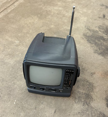 Y2K suntone (rare) mini tv 2000 – Excellent working condition