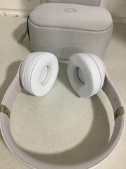 Beats Solo 4 Wireless On-Ear Headphones Warm White MC2M4LL/A