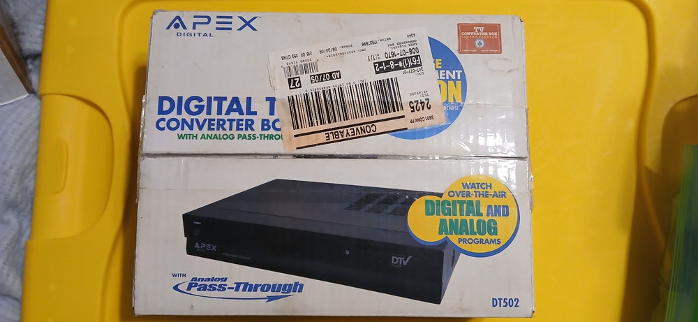 APEX DT502 Digital-to-Analog DTV Converter Box w/Remote Control – Open Box