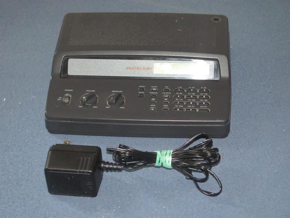 RADIOSHACK PRO-2017 200 CHANNEL SCANNING RECEIVER W/ WEATHER ALERT & AC ADAPTER