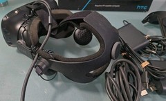 HTC Vive VR Headset w/ Link Box And Cables & Original Box Tested & Working