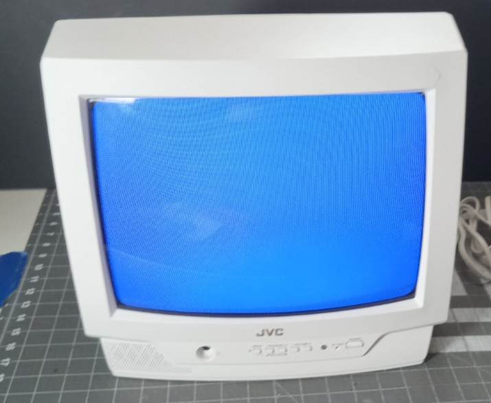 Vintage JVC CRT Color TV 13″ C-13011 A/V Retro Gaming NO Remote has small Crack
