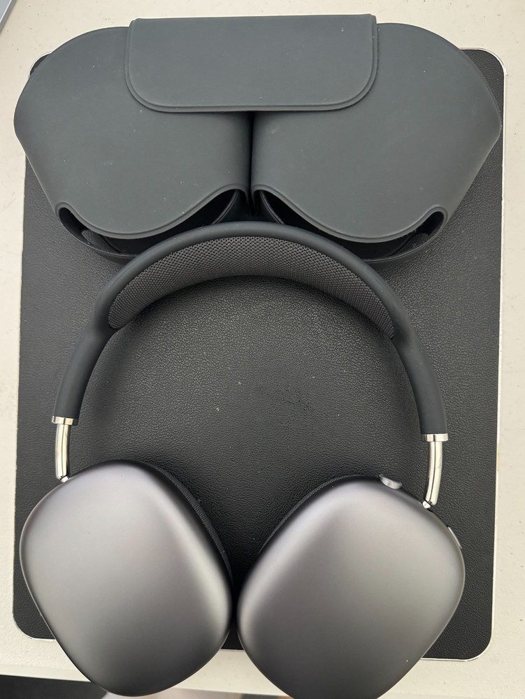 Apple AirPods Max Space Gray Wireless Noise Cancelling Headphones w/ Smart Case