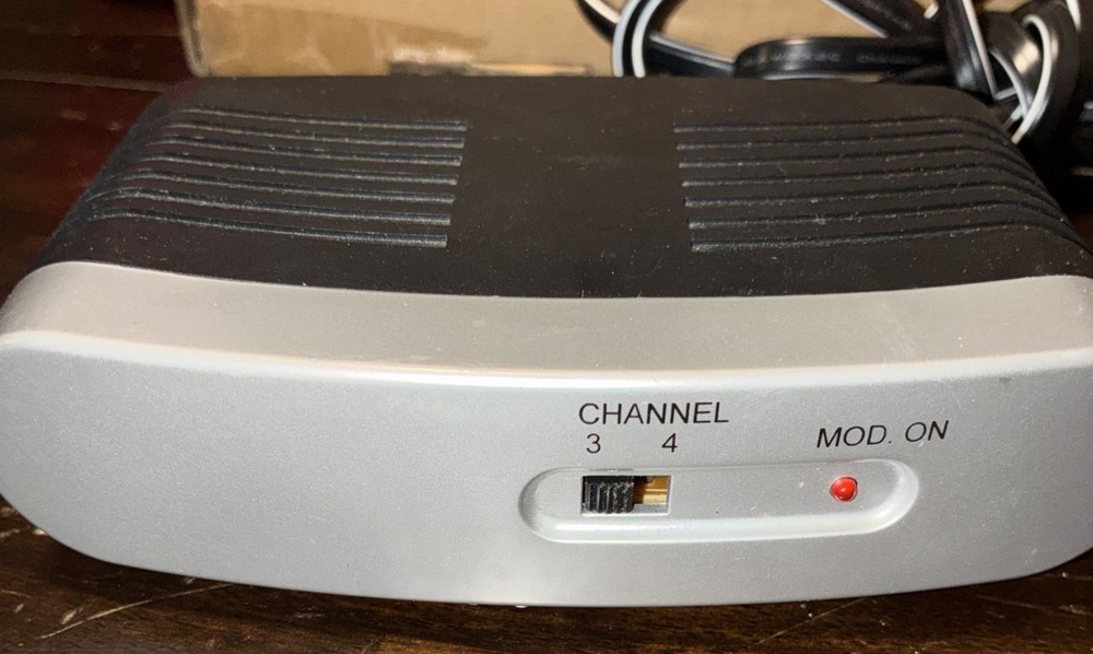 RF Modulator PH61159 TV Video Signal Converter & RCA to Coaxial Cables
