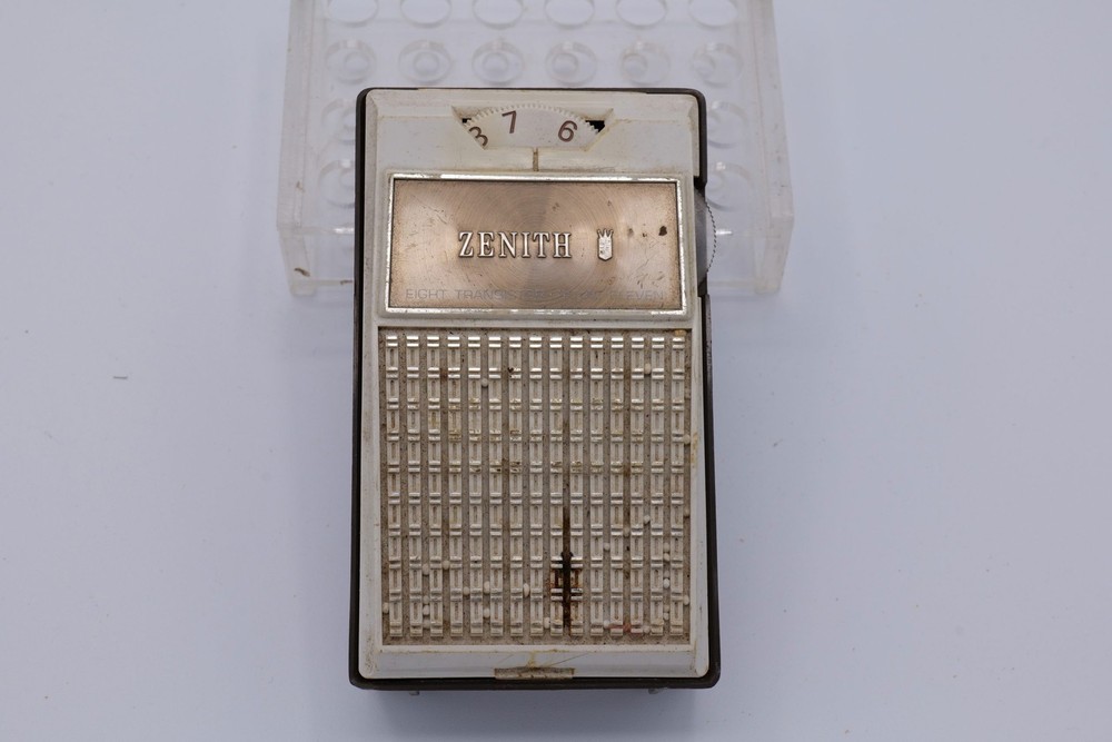 Zenith Royal II Eight Transistor Radio Hong Kong Parts