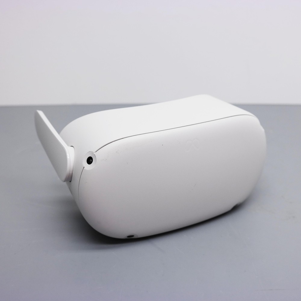 Meta Quest 2 128GB Advanced All-In-One VR Headset Only ISSUE