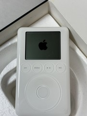 Apple iPod 3rd Generation 15GB w/ Original Box