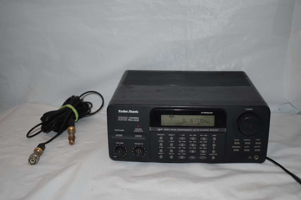 Radio Shack PRO-2035 1000 Channel Scanner w/Antenna “TESTED WORKED”
