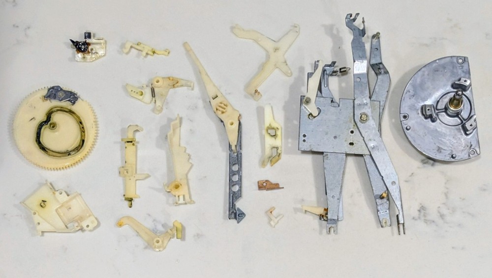 15 Original OEM Interior Plastic & Metal Parts For Technics SL-3300 Turntable