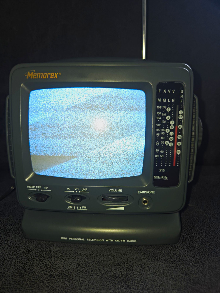 Memorex MT0500 Mini Personal Television CRT TV with AM/FM Radio