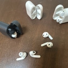 Wireless Bluetooth In-Ear Earbuds Lot of 3 Charging Cases White Black