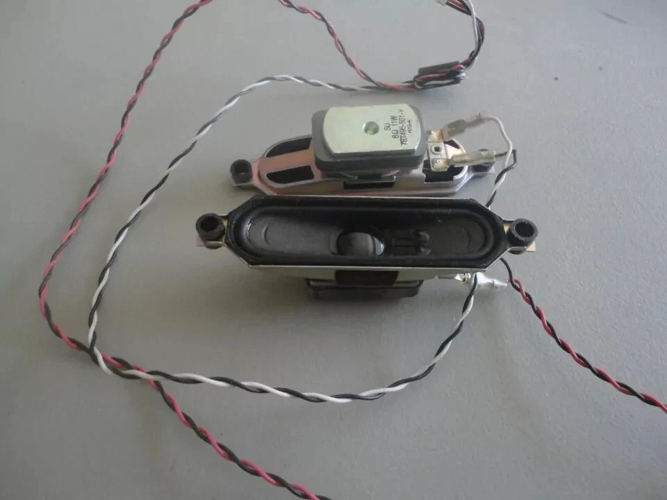 INSIGNIA SPEAKER SET 78T495-501-Y 8 OHMS 11W PULLED FROM MODEL NS-LCD32-09