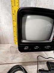 Black & White Alaron 5″ Portable Mini TV TV-630 RWA Rechargeable Am/FM RADIO