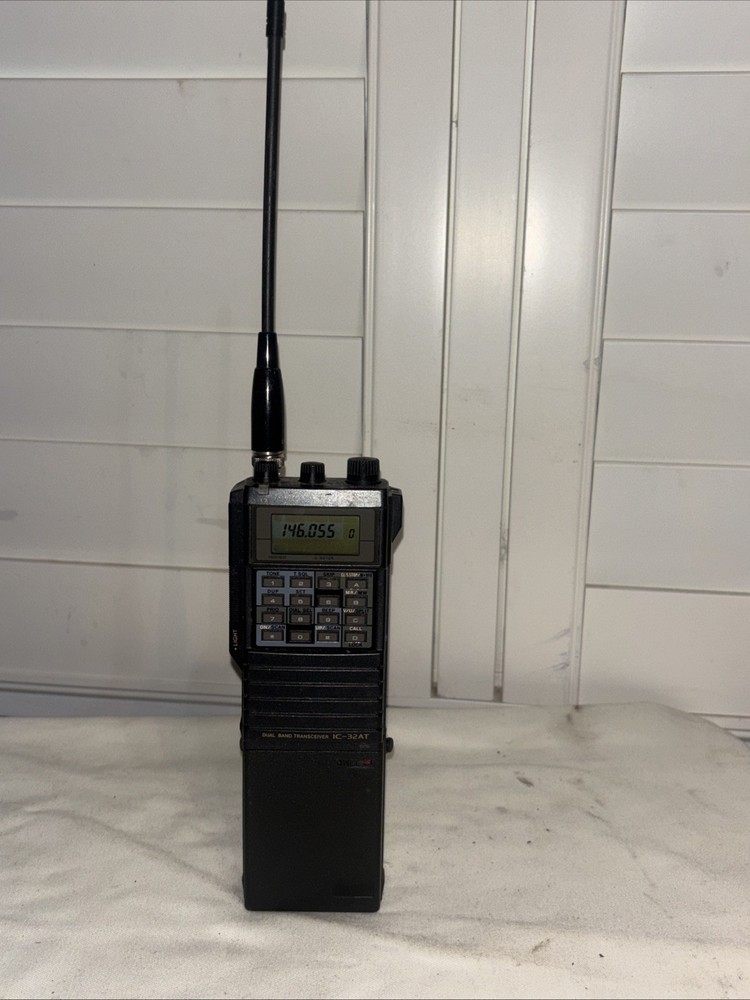 Icom IC-32AT Dual Band HT VHF UHF FM Amateur Radio Transceiver Works Well
