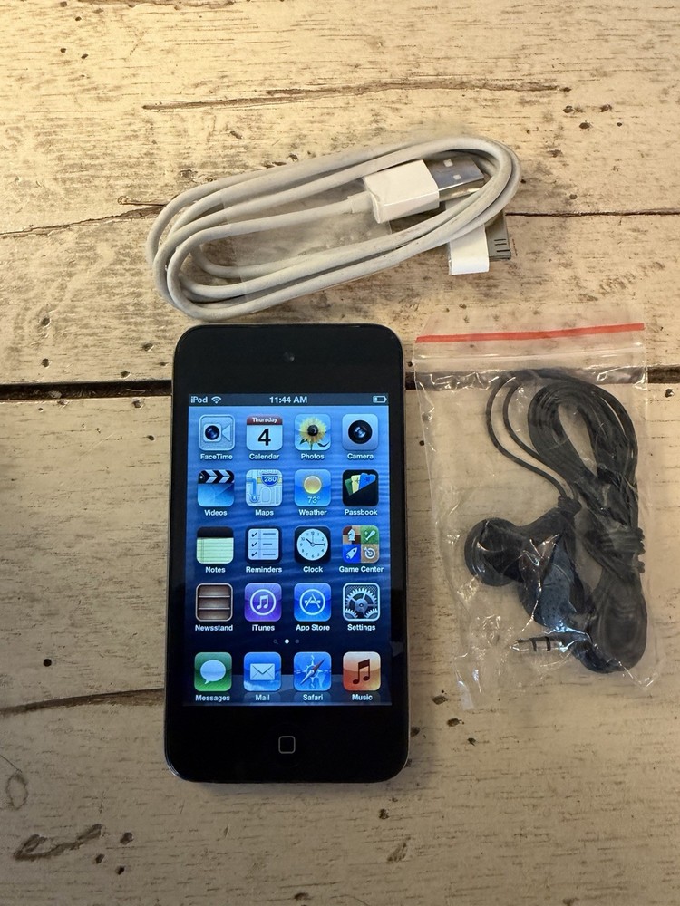 Apple iPod touch 4th Generation Model PC540LL/A BLACK 8GB USED BUNDLE