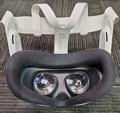 Meta P97 Quest 3S 128G Standalone All-in-One VR Headset with Controllers – White