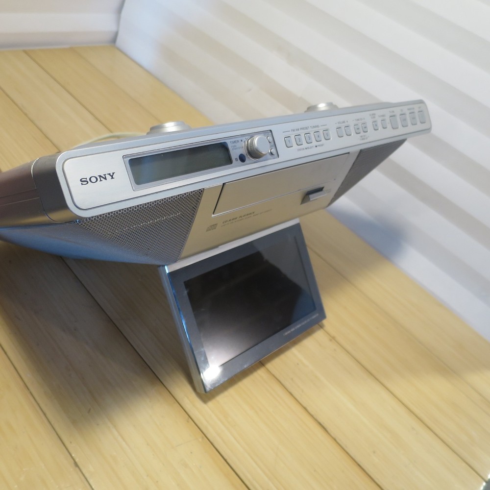 Sony 7 in. LCD TV Clock Radio ICF-CD555TV Under Cabinet Retro Gaming Composite