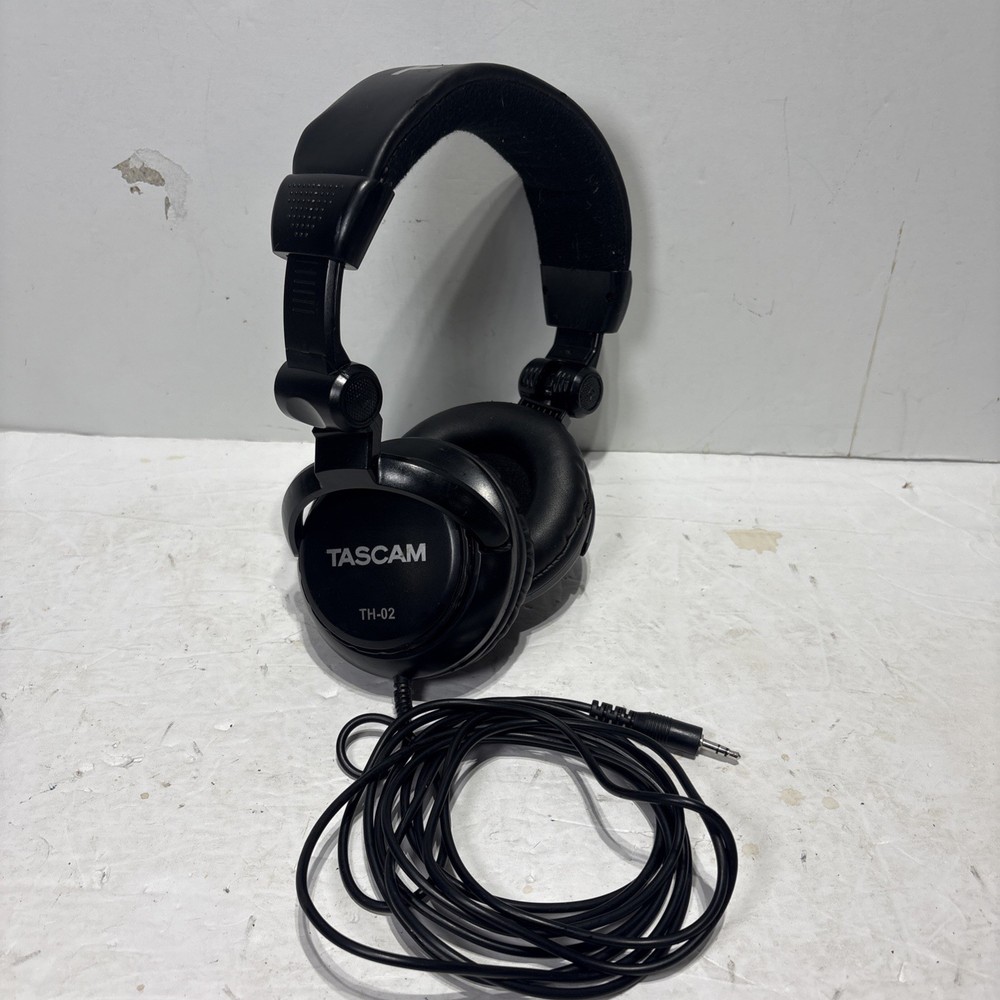 Tascam TH-02 Closed-Back Professional Studio Monitoring Headphones