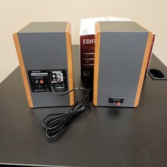 Edifier R1280T Powered 2.0 Bookshelf Speakers Dual RCA inputs Wood Scratch &Dent