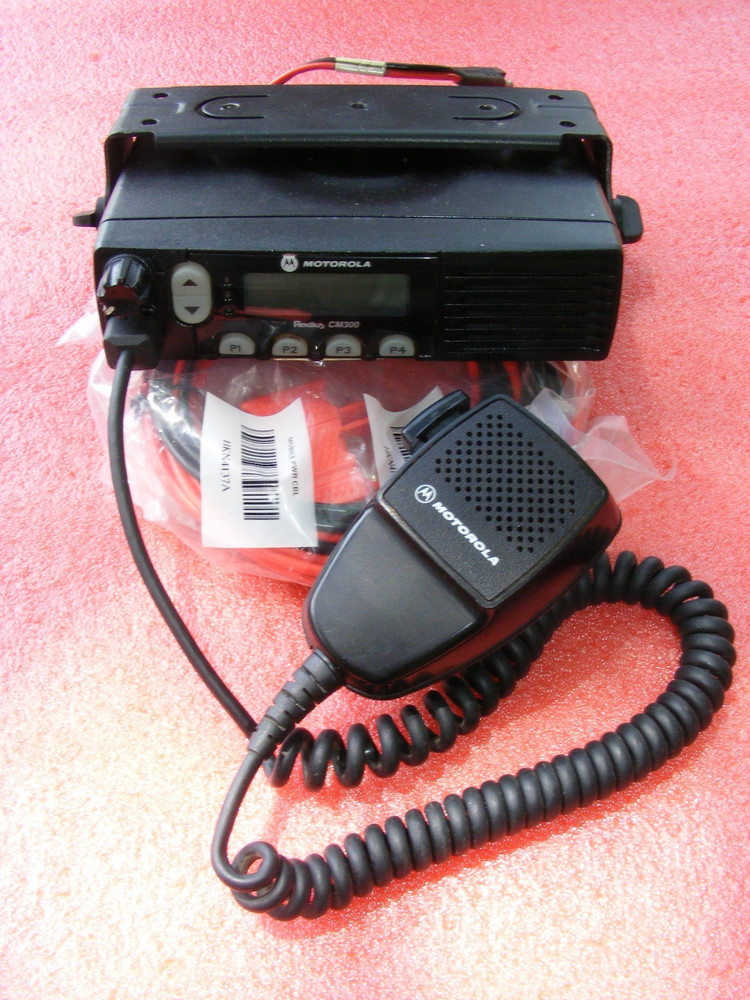 Motorola Radius CM300 Mobile Radio AAM50KQF9AA1AN With Accessories
