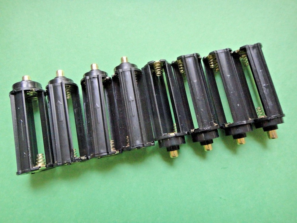 8X 3-AAA Battery Holder Cylindrical Round Circular Case Plastic 18650 Flashlight
