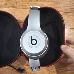 Beats by Dr. Dre Solo Wireless Over the Ear Headphones – Space Gray