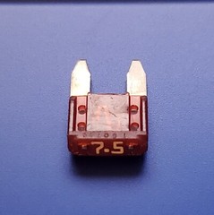 SHIPS FROM USA!! 2- Littelfuse Mini Automotive 7.5 Amp Blade Fuse – OEM QUALITY!