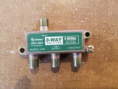 3-Way Coax Splitter Steren 201-203 1GHz 90 dB Isolation – QUANTITY OF 8