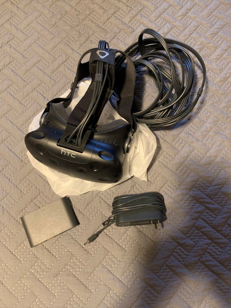 HTC Vive Virtual Reality Headset – HEADSET + Link box + adapter