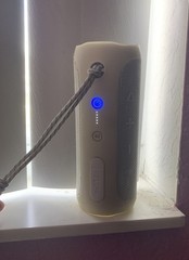 JBL Flip 4 Portable Bluetooth Speaker Cylindrical White Tested and Working