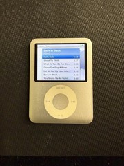 Apple iPod nano 3rd Generation Silver (8 GB) Bundle – See Pictures