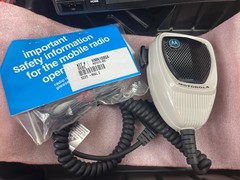 NEW Motorola XTL5000 M20URS9PW1AN 764-870MHz 35W Complete with Accessories
