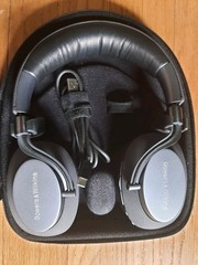 Bowers & Wilkins Wireless PX Headphones Space Gray Noise Cancelling Bluetooth
