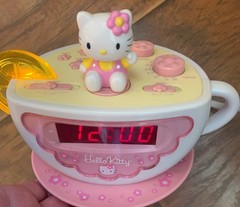 Hello Kitty Sanrio RCA Alarm Clock Radio Pink Teacup AM/FM Decor Digital WORKS