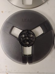 Lot of 2 Vintage Akai Metal & Plastic Reel To Reel Tape Take-Up 7″ 1/4″ W/ Cases