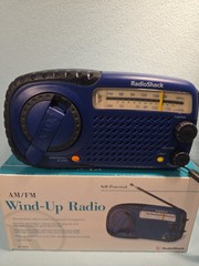 Vintage RadioShack 12-801 AM/FM Wind-Up Radio with Emergency Alarm