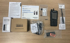 Motorola R7 Two-Way Digital Radio UHF 403-527 Mhz AAH06RDN9RA1AN FKP Mototrbo OB