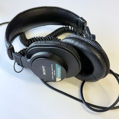 Sony MDR-7506 Professional Closed-Back Studio Monitor Headphones