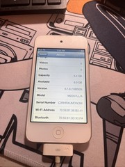 Apple iPod Touch 4th Generation White MD057LL 6.4GB