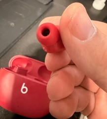 Beats by Dr. Dre Studio Buds – Beats Red