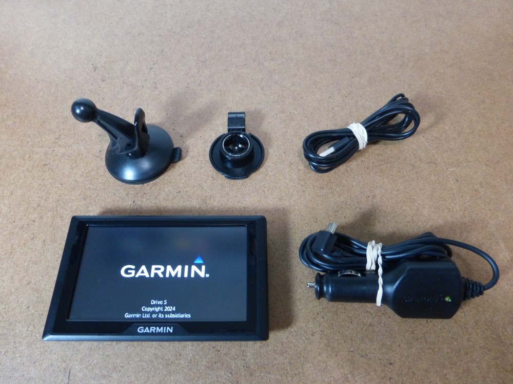 Garmin Drive 5 LM (N. America) 5″ GPS Unit ~ Lifetime Maps 2026 Updated