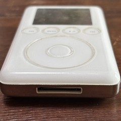 Apple iPod 3rd Generation 20GB A1040 – For Parts or Repair – No Power