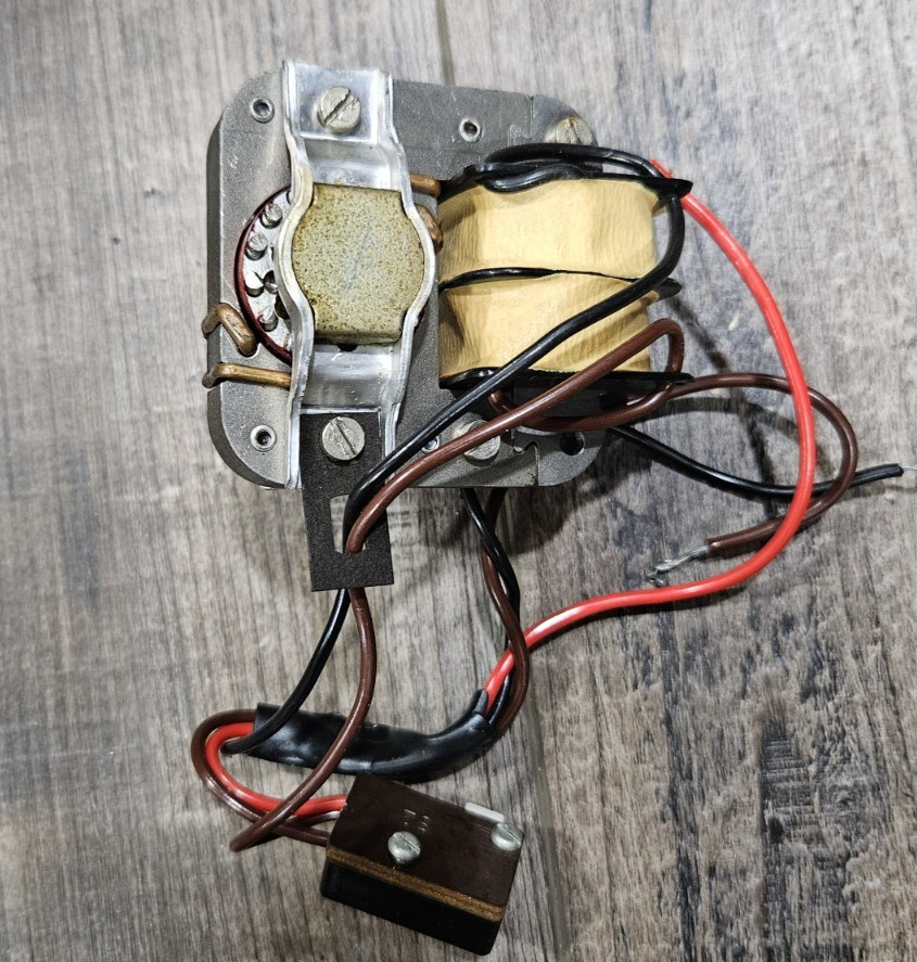 Working BSR C109 Turntable Motor 120V 60Hz ; comes with extra hardware/parts