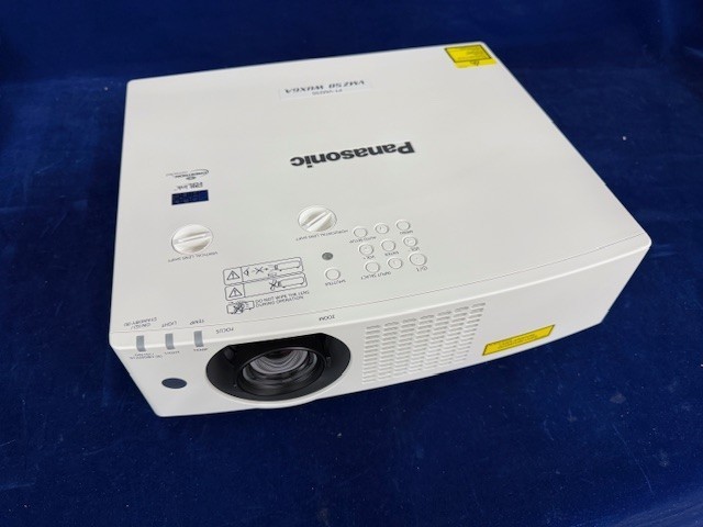 Panasonic PT-VMZ50-U7 5000 Lumen WUXGA Laser LCD Projector LAMP HOURS 2003-3999