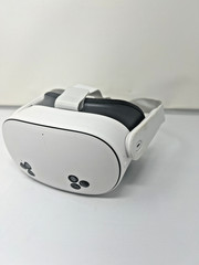 Meta Quest 3s 128GB Batman Edition VR Headset +Controllers + Yoges Strp- NO GAME