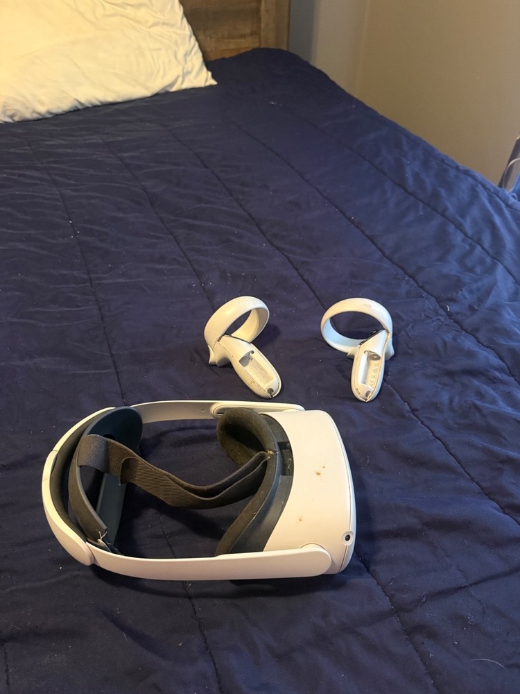 Meta Oculus Quest 2 128GB Virtual Reality Headset – White (OCQ128B)