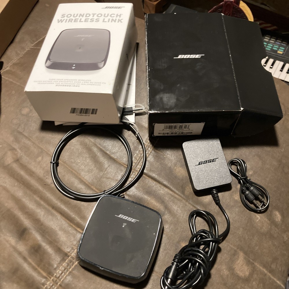 Bose Soundtouch Wireless Link Adapter (422921) & Wall Charge