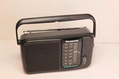 Panasonic RF-544 Portable AM / FM Radio Handle Antenna AC or Battery Works