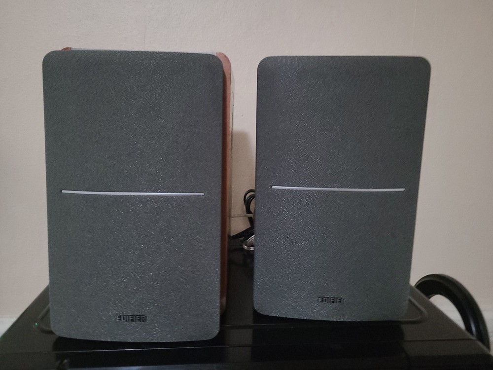 Edifier R1280T Powered Bookshelf Speakers, Studio Monitor W/ Remote