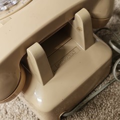 RadioShack Beige Vintage/Retro Corded Desk Telephone Rotary Dial, 1 Line 500D Q
